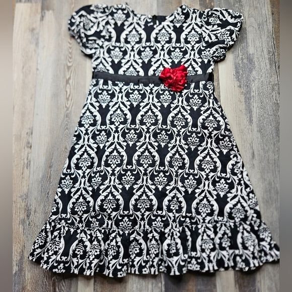 Hanna Andersson Girls Size 110 or 4/5 US Dress Black + White Red Detail - Picture 1 of 8